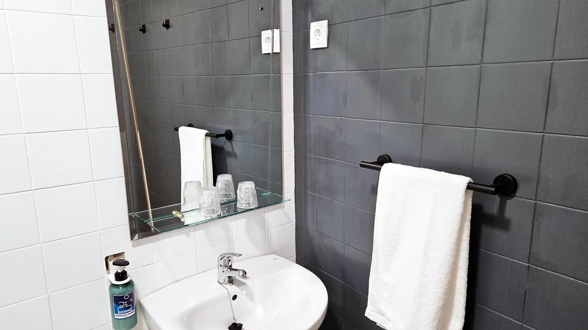 Hotel San Vicente - Centro Playa Conil De La Frontera 2*,  Spain